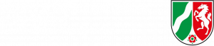Logo des Ministeriums für Kultur und Wissenschaft des Landes Nordrhein-Westfalen mit Text in Weiß und dem NRW-Landeswappen auf transparentem Hintergrund.